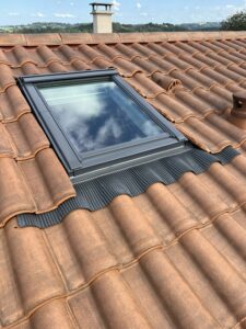 Chantier remplacement d'une fenêtre de toit marque VELUX
